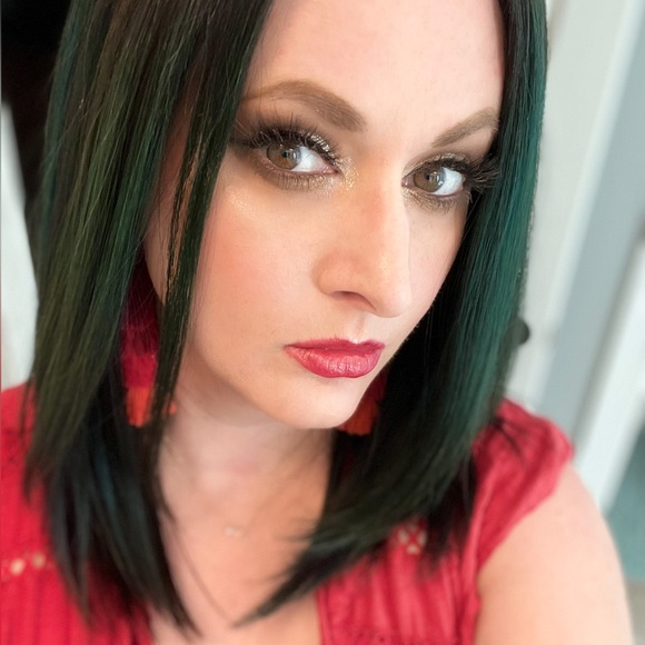 Meet your Posher, Andrea - Picture 2 of 6